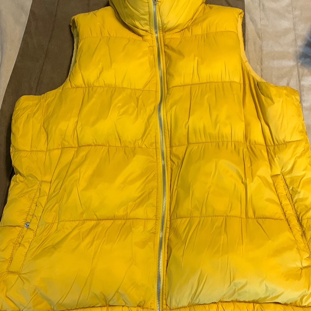Old Navy‎ Puffer Vest